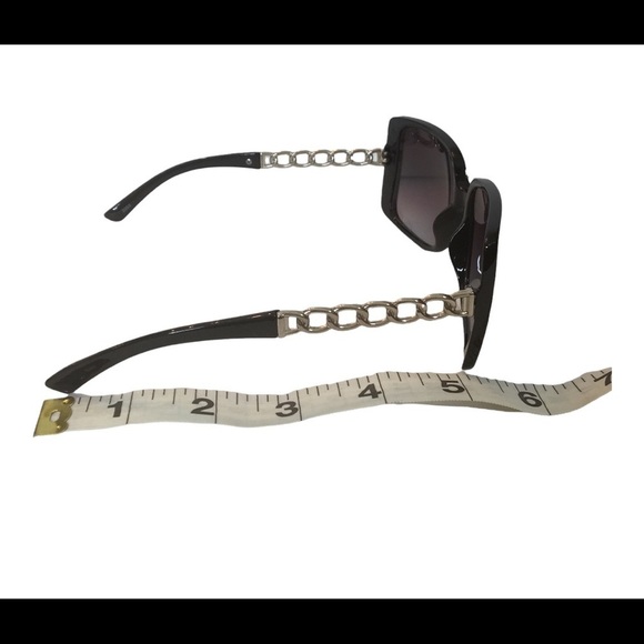 Oversized Black Sunglasses A Silver Chain Link Detail On The Arms - Picture 6 of 12